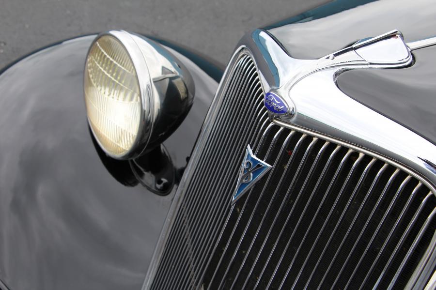 Детали экстерьера Ford V8 Deluxe Tudor Sedan (40/700) 1937 года  (фото 8 из 22)